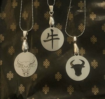 ÖKÜZ FİGÜRLÜ ÇELİK KOLYE